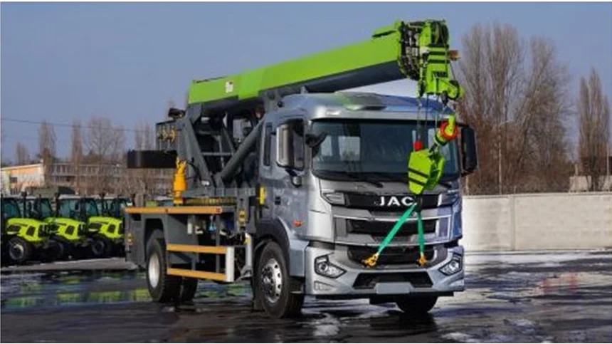 автомобільний кран на шасі JAC N200